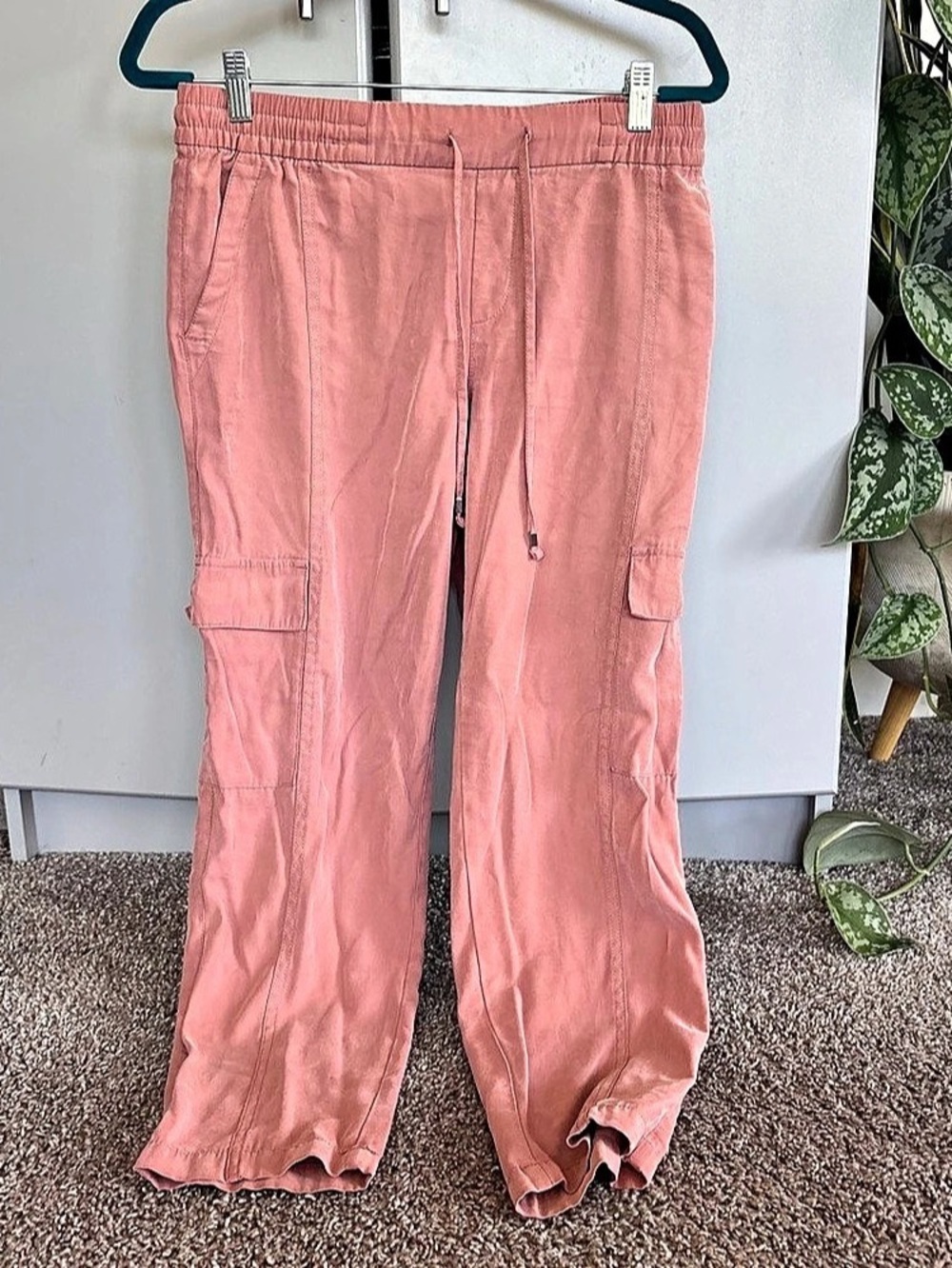 Old Navy Wide Leg Cargo Pants in Pink Size Medium